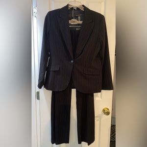NWT New York and Co, jacket/pants pinstripe suit, size 16